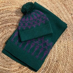 Tory Burch matching scarf and hat 🧣